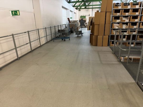 3 geschossige Fachbodenregalanlage, SSI Schäfer, R3000, ca. 2.480 Felder, ca. 8m hoch, 60kg pro Fachboden, mit speziellen „Feuerschutz- Fachböden“, Fachböden 1,30m x 0,60m – Bild 28