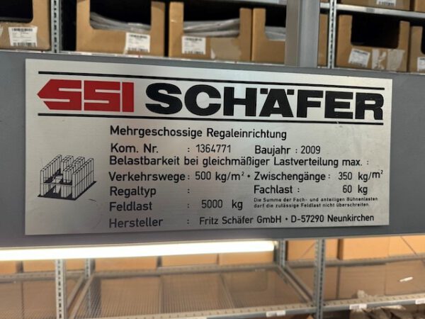 3 geschossige Fachbodenregalanlage, SSI Schäfer, R3000, ca. 2.480 Felder, ca. 8m hoch, 60kg pro Fachboden, mit speziellen „Feuerschutz- Fachböden“, Fachböden 1,30m x 0,60m – Bild 3