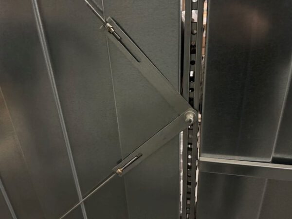 3 geschossige Fachbodenregale, SSI Schäfer, R3000, ca. 583 Felder, ca. 7,80m hoch, 60kg pro Fachboden, mit speziellen „Feuerschutz- Drahtgitterböden“, Fachböden 1,30m x 0,60m und 1m x 0,60m – Bild 45