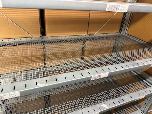 3 geschossige Fachbodenregalanlage, SSI Schäfer, R3000, ca. 2.480 Felder, ca. 8m hoch, 60kg pro Fachboden, mit speziellen „Feuerschutz- Fachböden“, Fachböden 1,30m x 0,60m – Bild 9