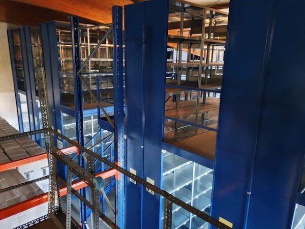 Kleine Fachbodenregalanlage, Meta, Fachbodenmaß hauptsächlich 1m x 0,50m, ca. 172 Felder, 5m Höhe – gebraucht – : – Bild 13
