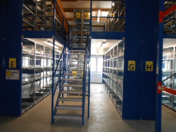 Kleine Fachbodenregalanlage, Meta, Fachbodenmaß hauptsächlich 1m x 0,50m, ca. 172 Felder, 5m Höhe – gebraucht – : – Bild 2