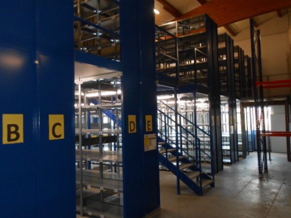 Kleine Fachbodenregalanlage, Meta, Fachbodenmaß hauptsächlich 1m x 0,50m, ca. 172 Felder, 5m Höhe – gebraucht – : – Bild 3