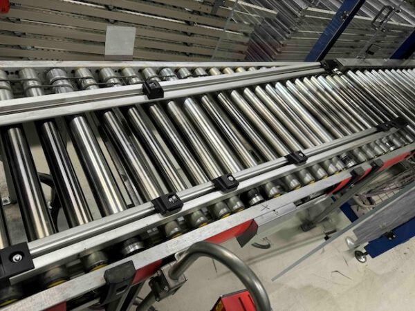 Fördertechnikanlage ca. 1.500m Länge, TGW, bestehend aus Rollenbahnen, Gurtförderern, Steigbänder, Umsetzer, Rollenbahnkurven – Bild 15