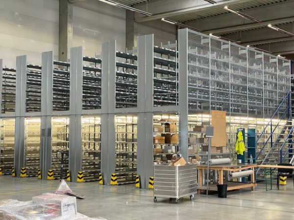 Kleine Fachbodenregalanlage, Bito, 1,30m x 0,30m, ca. 288 Felder, 5m Höhe