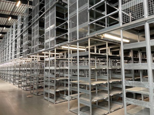  Große Fachbodenregalanlage, 3 Ebenen / Stockwerke, Berger, Böden: 1m x 0,60m, ca. 6.700 Felder, 150kg / Boden, 28.000 Fachböden, ca. 7,50m hoch, ca. 31m x 100m Grundfläche – Bild 2