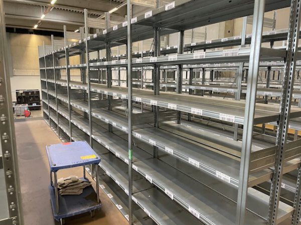 Kleine Fachbodenregalanlage, Bito, 1,30m x 0,30m, ca. 288 Felder, 5m Höhe – Bild 35