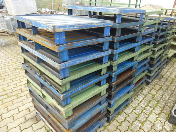 54 Stück Stahl-Flachpaletten mit Kufen