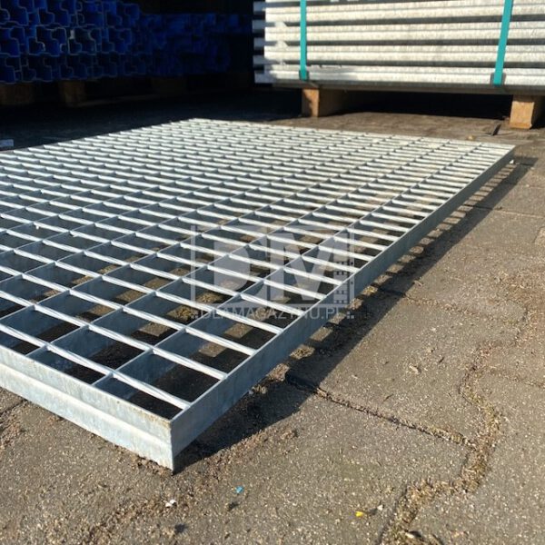 700 Stück Gitterroste für Palettenregale 1,05m tief, aufgeleg – Bild 3