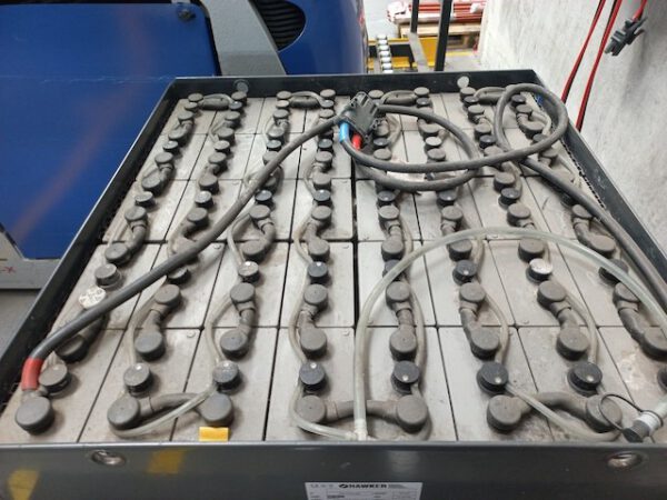 Kommissionier-Dreiseitenstapler Still, MX-X, 500kg / Palette, mit hubbewegten Fahrerstand, Induktionsschleifen in Lagergassen – Bild 6
