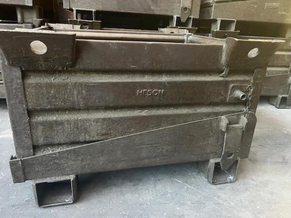36 Stück Heson „Rutsch“ - Transport- und Stapelbehälter zum Öffnen /  Abkippen, ca. 1,20m x 0,98m, braun