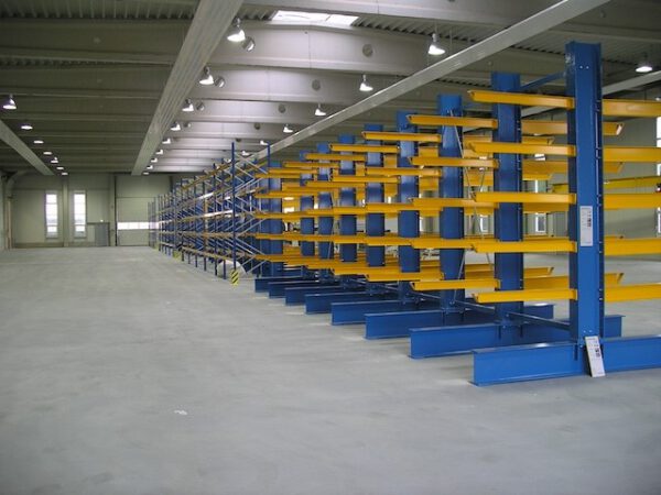 8 Rahmen Kragarmregal, zweiseitig, Jungheinrich, 3,50m hoch, eine Seite 1,60m und eine Seite 1,20m Arme, 1.500kg bzw. 500kg / Arm