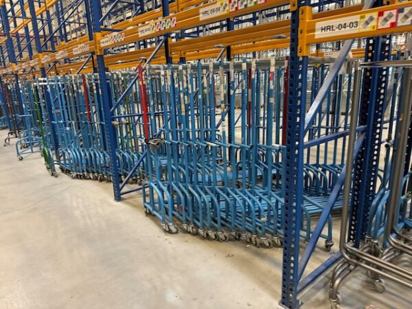 250 – 270 Stück rollbare Kleiderstangen / Kleiderständer / Rollständer für den professionellen Einsatz – Bild 13