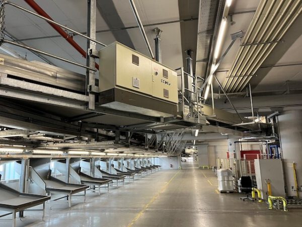 Kippschalensorter, dematic, inkl. Kartonfördertechnik, 78 Sorterendstellen – Bild 24