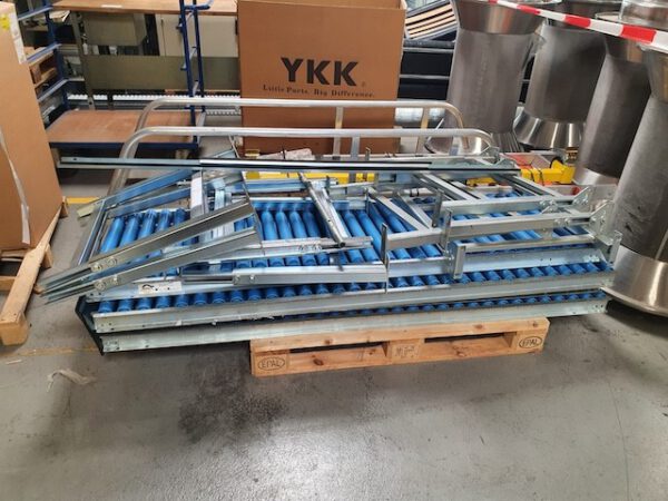 Kunststoffrollenbahn, ca. 8m + 2 Kurven, Füße – Bild 5