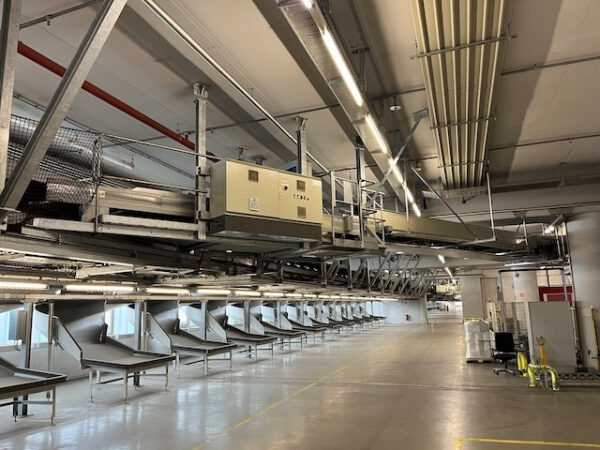 Kippschalensorter, dematic, inkl. Kartonfördertechnik, 78 Sorterendstellen – Bild 7