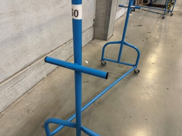 250 – 270 Stück rollbare Kleiderstangen / Kleiderständer / Rollständer für den professionellen Einsatz – Bild 8
