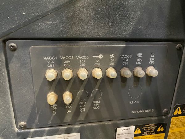 Kehr-Scheuer-Saugmaschine, Nilfisk CS7000 Hybrid Bodenreiniger – Bild 6
