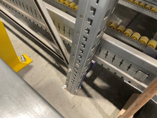 53 Felder Kolli-Durchlaufregal mit bis zu 2m tiefe Ebene, Stückgut – Durchlaufregalanlage / Bereitstellregale für Kästen und Kartonagen, SSI Schäfer  – gebraucht – : – Bild 10