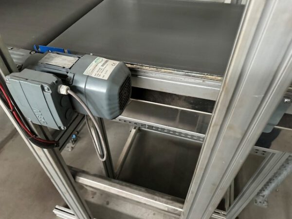 Kleiner „Sorter“ mit 12 Zielen, von AMI mit Fördertechnikanlage Overbeck inkl. Scanner, Steuerung, Waage, Kurven, Steigförderer, Gurtförderer, etc – Bild 10