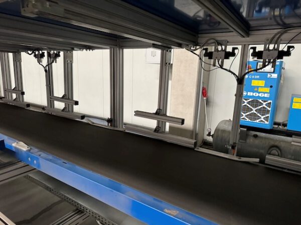 Kleiner „Sorter“ mit 12 Zielen, von AMI mit Fördertechnikanlage Overbeck inkl. Scanner, Steuerung, Waage, Kurven, Steigförderer, Gurtförderer, etc – Bild 15