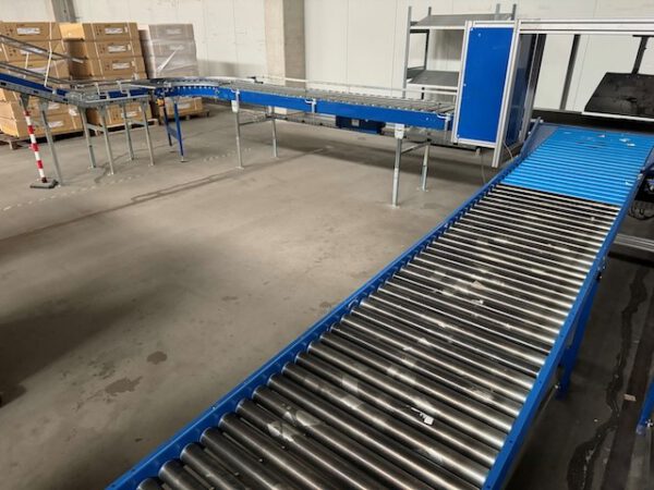 Kleiner „Sorter“ mit 12 Zielen, von AMI mit Fördertechnikanlage Overbeck inkl. Scanner, Steuerung, Waage, Kurven, Steigförderer, Gurtförderer, etc – Bild 20