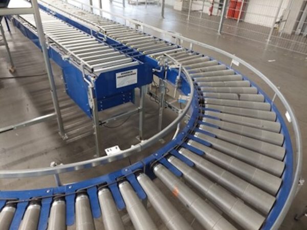 Kleiner „Sorter“ mit 12 Zielen, von AMI mit Fördertechnikanlage Overbeck inkl. Scanner, Steuerung, Waage, Kurven, Steigförderer, Gurtförderer, etc – Bild 3