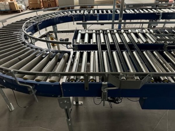 Kleiner „Sorter“ mit 12 Zielen, von AMI mit Fördertechnikanlage Overbeck inkl. Scanner, Steuerung, Waage, Kurven, Steigförderer, Gurtförderer, etc – Bild 31