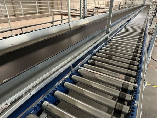 Kleiner „Sorter“ mit 12 Zielen, von AMI mit Fördertechnikanlage Overbeck inkl. Scanner, Steuerung, Waage, Kurven, Steigförderer, Gurtförderer, etc – Bild 48