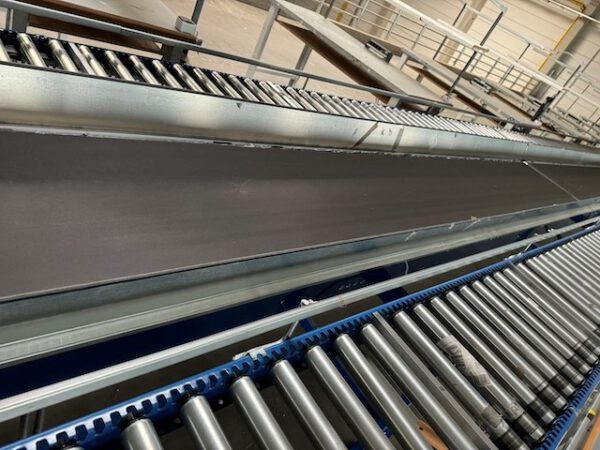 Kleiner „Sorter“ mit 12 Zielen, von AMI mit Fördertechnikanlage Overbeck inkl. Scanner, Steuerung, Waage, Kurven, Steigförderer, Gurtförderer, etc – Bild 54
