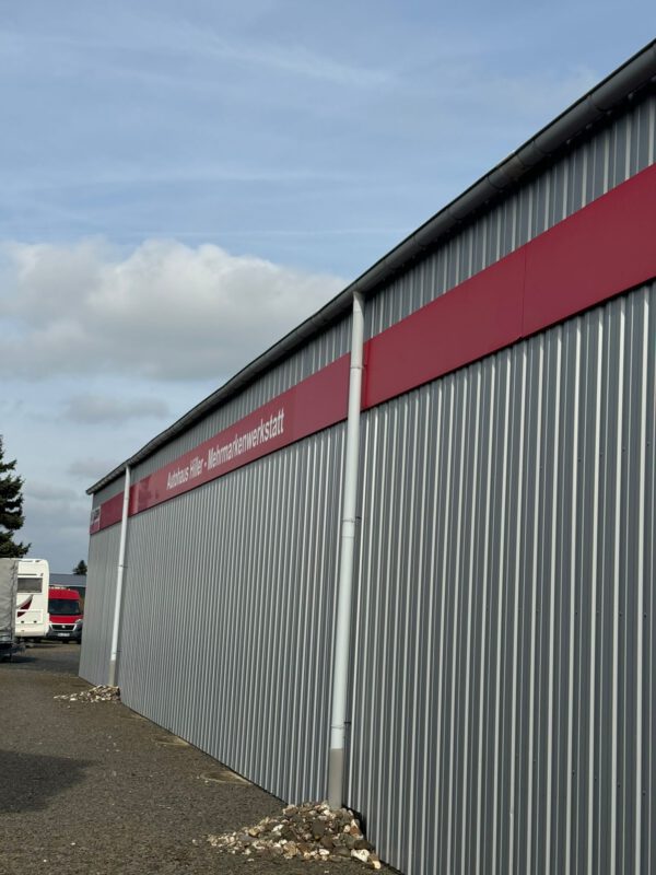 2 Lagerhallen, Satteldach, 280m2 und 72m2 lagertechnik