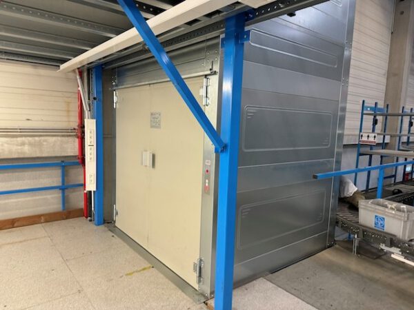 Lastenaufzug über 3 Etagen. Lödige, 800kg, für den Aufbau auf einem Hallenboden (ohne Grube) – Bild 19