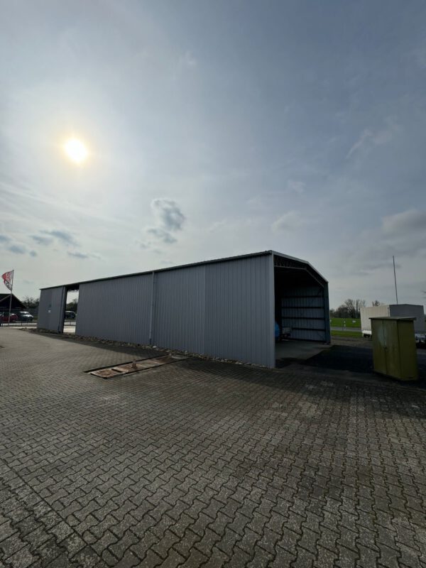 2 Lagerhallen, Satteldach, 280m2 und 72m2 lagertechnik