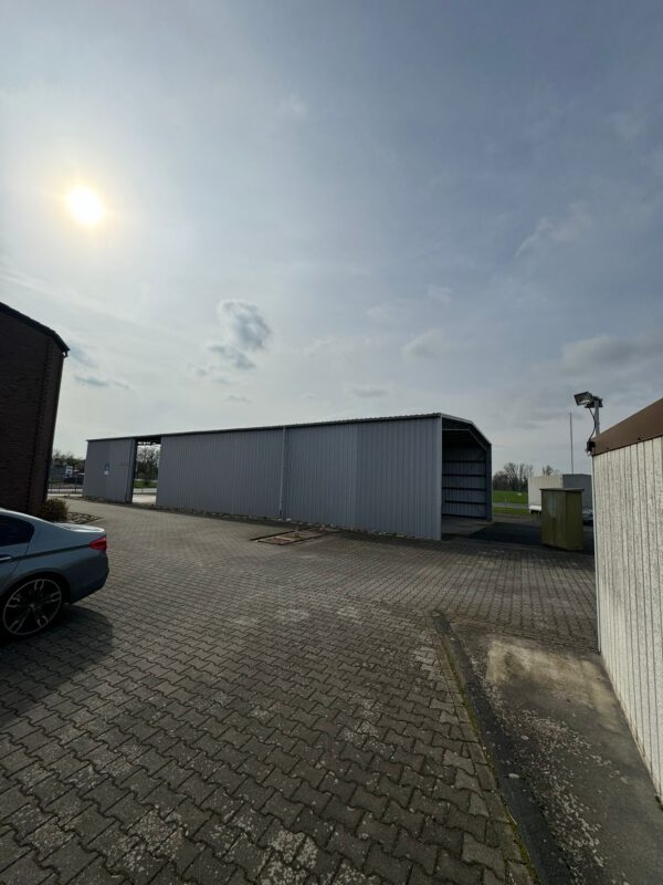 2 Lagerhallen, Satteldach, 280m2 und 72m2 lagertechnik