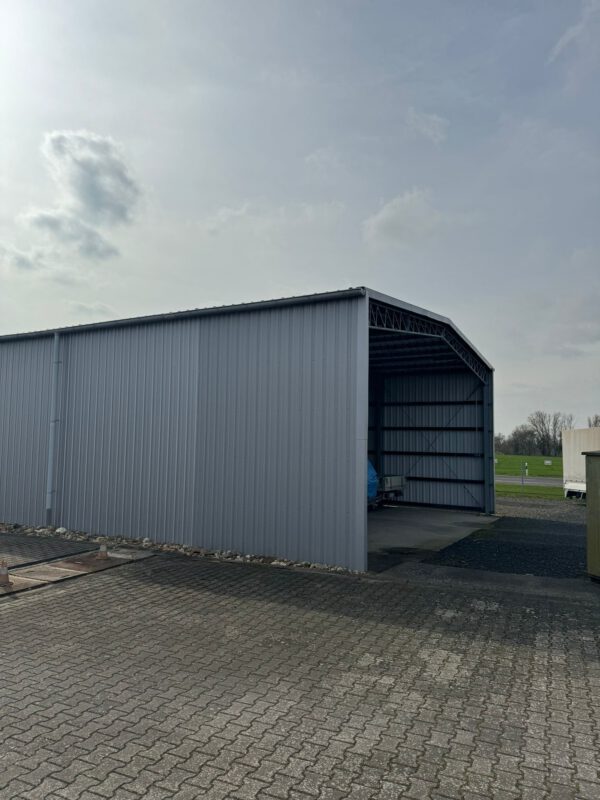 2 Lagerhallen, Satteldach, 280m2 und 72m2 lagertechnik