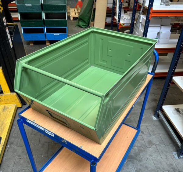 4.900 Stück Sichtlagerstapelkisten, Metall, ähnlich Typ: 14/7-1, ca. 720 x 448x 295mm und Typ: 14/7-2 l 50 x 30 x 20cm, mit Tragstab – Bild 4