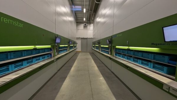 22 Stück Liftsysteme, Kardex Megamat, 327kg / Tablar, ca. 6,60m – 7,11m, Tablargröße: ca. 2,04m x 0,61m – Bild 6