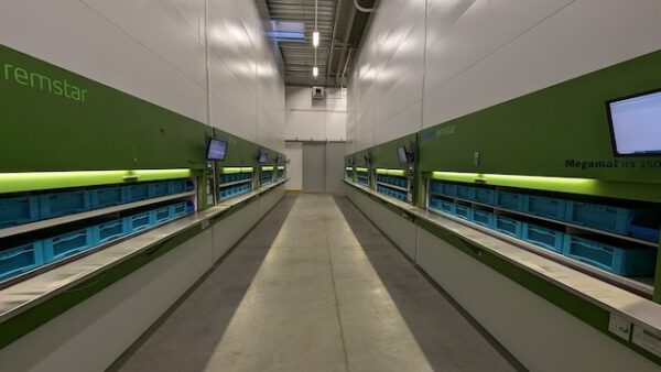 22 Stück Liftsysteme, Kardex Megamat, 327kg / Tablar, ca. 6,60m – 7,11m, Tablargröße: ca. 2,04m x 0,61m lagertechnik