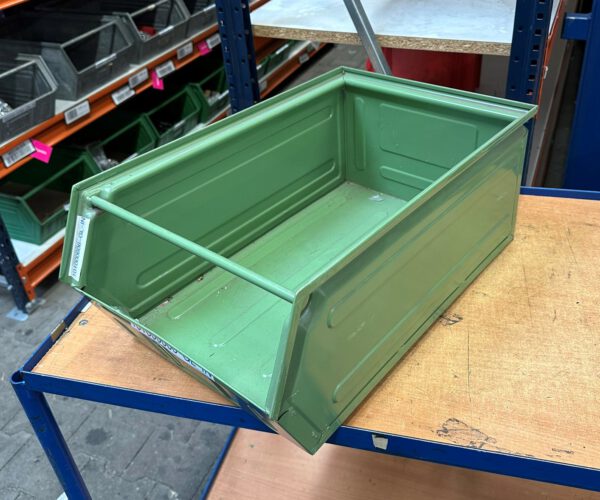 4.900 Stück Sichtlagerstapelkisten, Metall, ähnlich Typ: 14/7-1, ca. 720 x 448x 295mm und Typ: 14/7-2 l 50 x 30 x 20cm, mit Tragstab – Bild 6