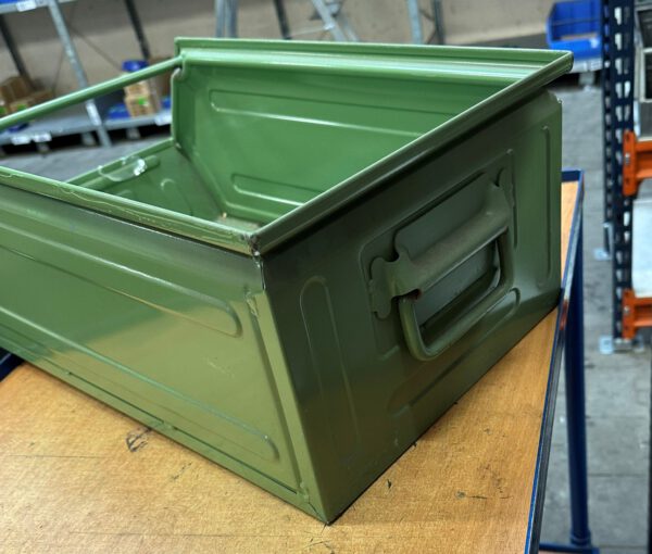 4.900 Stück Sichtlagerstapelkisten, Metall, ähnlich Typ: 14/7-1, ca. 720 x 448x 295mm und Typ: 14/7-2 l 50 x 30 x 20cm, mit Tragstab – Bild 7