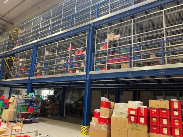 2 stöckige Stahlbau - Lagerbühne, 350kg/m2, gesamt 312m2 = pro Etage ca. 156m2