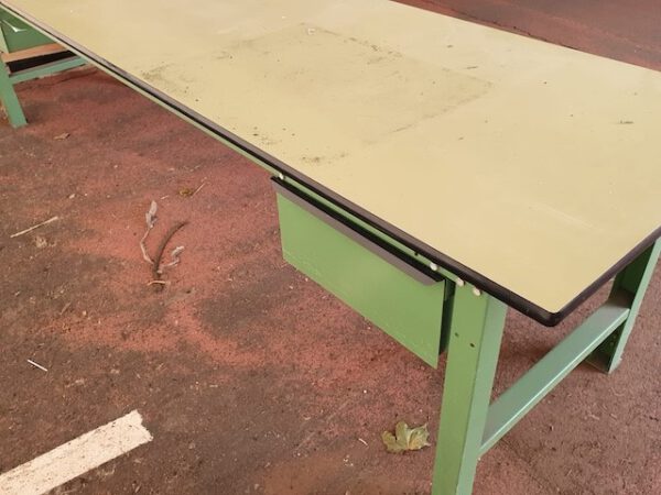 Langer Arbeitstisch / Packtisch – Bild 2