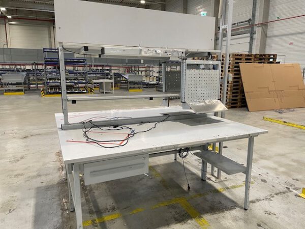 10 x 2er Arbeitstische / Packtisch, höhenverstellbar mit drehbaren Bildschirmhalter