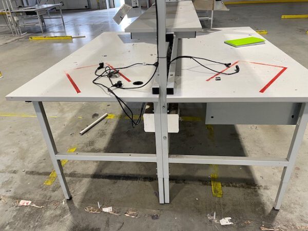 10 x 2er Arbeitstische / Packtisch, höhenverstellbar mit drehbaren Bildschirmhalter – Bild 11