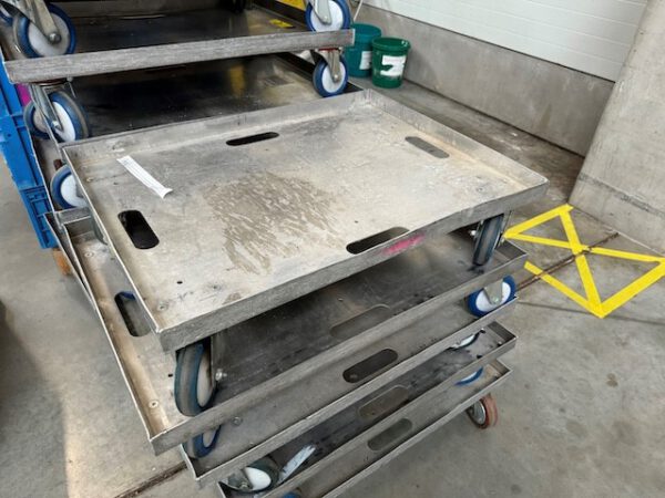 430 Stück, Alu Rolluntergestell / Rollwagen / Transportroller für Kisten, Fläche 80 x 60cm (z.B.: für Kisten 80 x 60cm oder auch Kisten 60 x 40cm )
