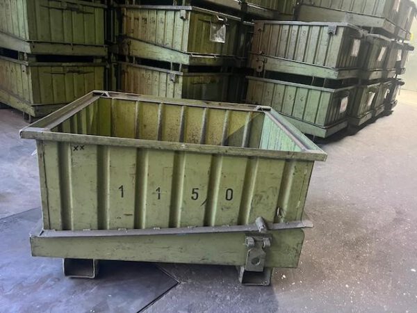 217 Stück Heson „Rutsch“ - Transport- und Stapelbehälter zum Öffnen /  Abkippen, ca. 1,20m x 0,98m, grün lagertechnik