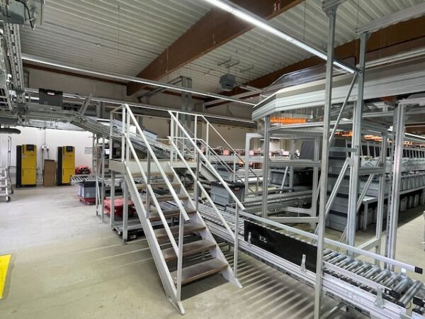 Split Tray Sorter (Dual-Split) / Fallklappensorter / Bombay Sorter, 270 Ziele, inkl. Fördertechnik, Teleskopgurtförderer, lagertechnik