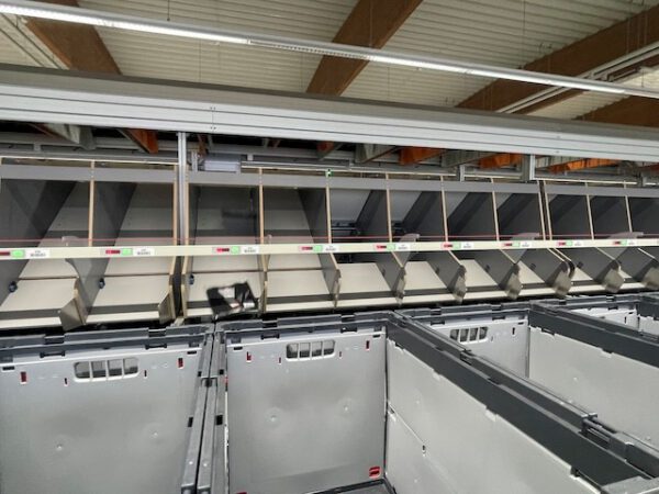 Split Tray Sorter (Dual-Split) / Fallklappensorter / Bombay Sorter, 270 Ziele, inkl. Fördertechnik, Teleskopgurtförderer, – Bild 14