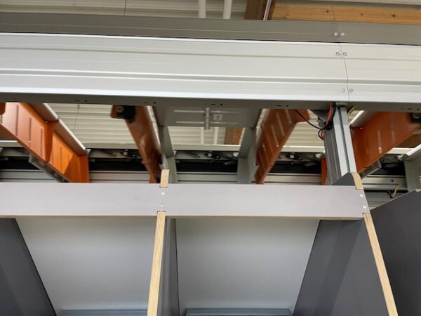 Split Tray Sorter (Dual-Split) / Fallklappensorter / Bombay Sorter, 270 Ziele, inkl. Fördertechnik, Teleskopgurtförderer, – Bild 15