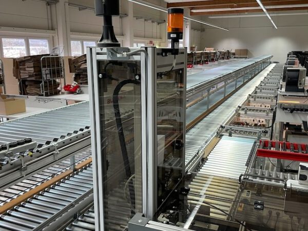 Split Tray Sorter (Dual-Split) / Fallklappensorter / Bombay Sorter, 270 Ziele, inkl. Fördertechnik, Teleskopgurtförderer, lagertechnik